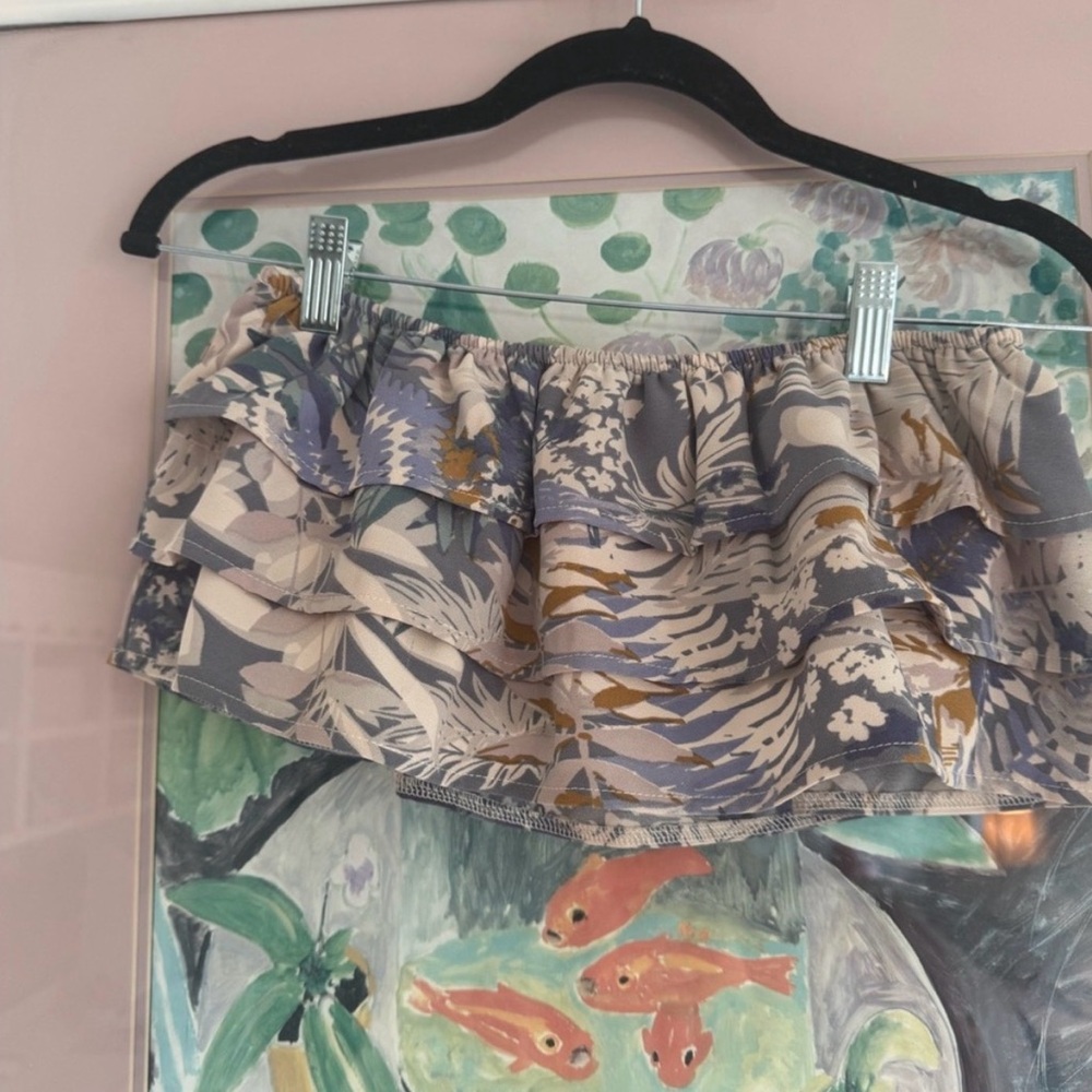 Blush Strapless Floral Crop Top in Beige and Blue - Picture 4 of 5